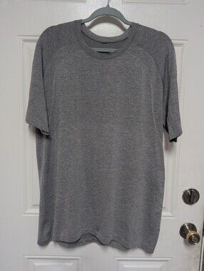 Lululemon Live In Practice Men's Short Sleeve Grey Shirt Size XL